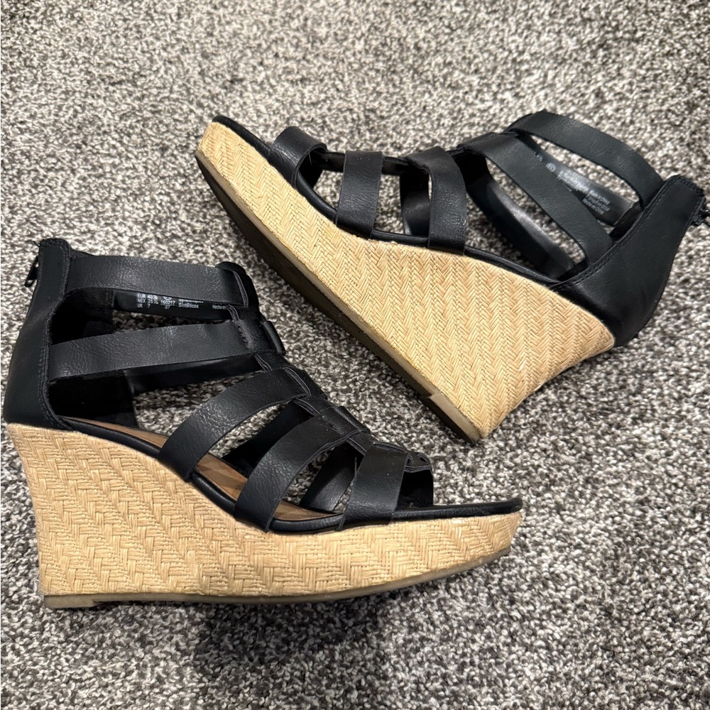 🌟SALE🌟 
Black Strappy Wedge Sandals